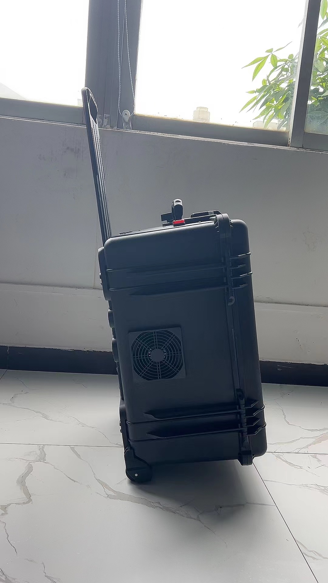 囊谦手拉箱型移动通信干扰器